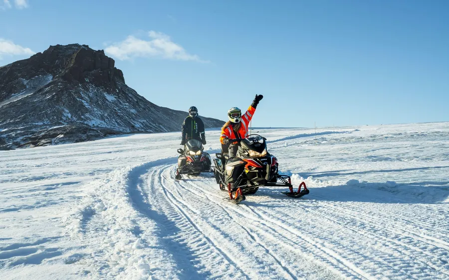 Reykjavik: Golden Circle Super Jeep Tour with Snowmobiling