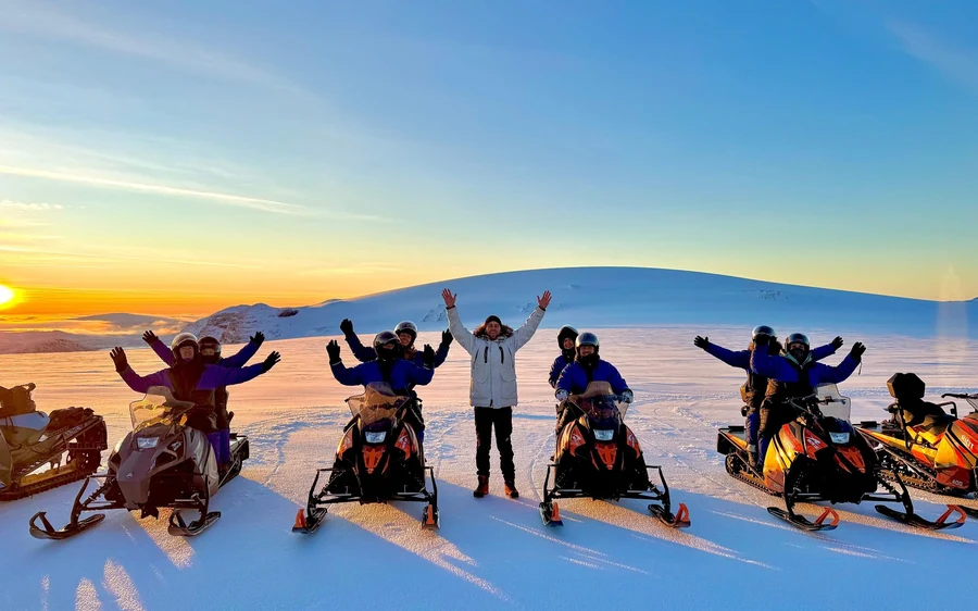 Ab Húsafell: Schneemobiltour auf dem Langjökull-Gletscher in kleiner Gruppe