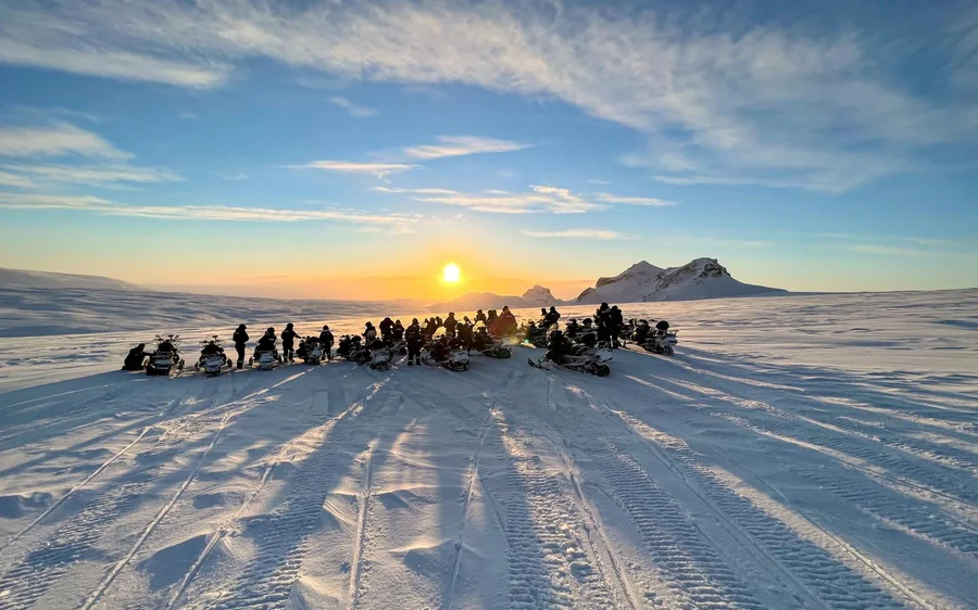 Reikiavik: moto de nieve en el glaciar y aguas termales con recogida